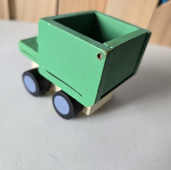 Wooden Devrian Global Industries Recycle Truck Garbage Toy Green Tilts 3in City - Picture 6 of 15